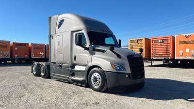 Freightliner Cascadia - 72" Raised Roof Double Bunk Sleeper, Detroit, Automatic, Battery Powered HVAC with Optimized Idle