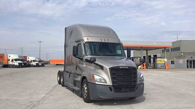 Freightliner Cascadia - 72" Raised Roof Double Bunk Sleeper, Detroit, Automatic, Battery Powered HVAC with Optimized Idle