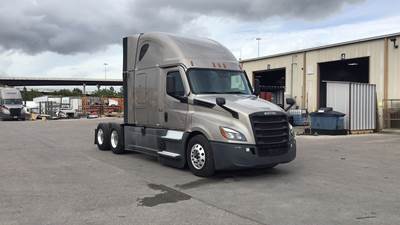 Freightliner Cascadia - 72" Raised Roof Double Bunk Sleeper, Detroit, Automatic, Battery Powered HVAC with Optimized Idle