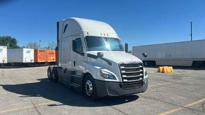 Freightliner Cascadia - 72" Raised Roof Double Bunk Sleeper, Detroit, Automatic, Battery Powered HVAC with Optimized Idle