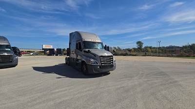 Freightliner Cascadia - 72" Raised Roof Double Bunk Sleeper, Detroit, Automatic, Battery Powered HVAC with Optimized Idle