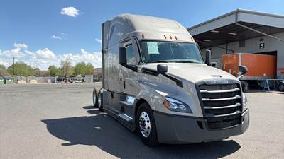 Freightliner Cascadia - 72" Raised Roof Double Bunk Sleeper, Detroit, Automatic, Battery Powered HVAC with Optimized Idle