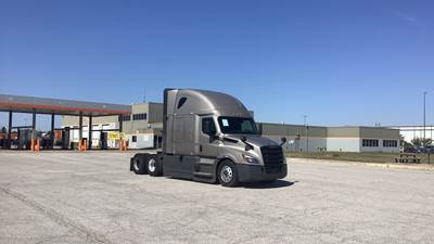 Freightliner Cascadia - 72" Raised Roof Double Bunk Sleeper, Detroit, Automatic, Optimized Idle