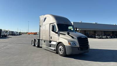 Freightliner Cascadia - 72" Raised Roof Double Bunk Sleeper, Detroit, Automatic, Battery Powered HVAC with Optimized Idle