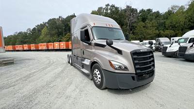 Freightliner Cascadia - 72" Raised Roof Double Bunk Sleeper, Detroit, Automatic, Battery Powered HVAC with Optimized Idle