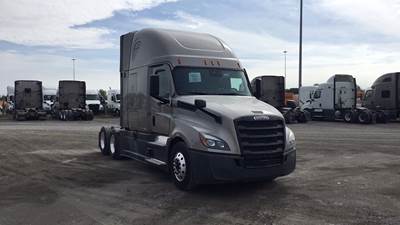 Freightliner Cascadia - 72" Raised Roof Double Bunk Sleeper, Detroit, Automatic, Battery Powered HVAC with Optimized Idle