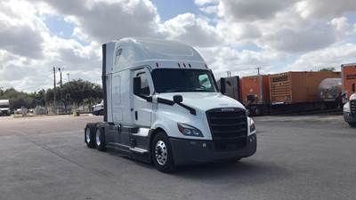 Freightliner Cascadia - 72" Raised Roof Double Bunk Sleeper, Detroit, Automatic, Battery Powered HVAC with Optimized Idle