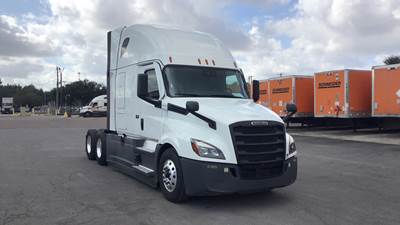 Freightliner Cascadia - 72" Raised Roof Double Bunk Sleeper, Detroit, Automatic, Battery Powered HVAC with Optimized Idle