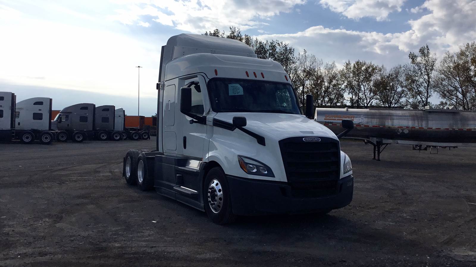 2022 Freightliner sleeper semi-truck