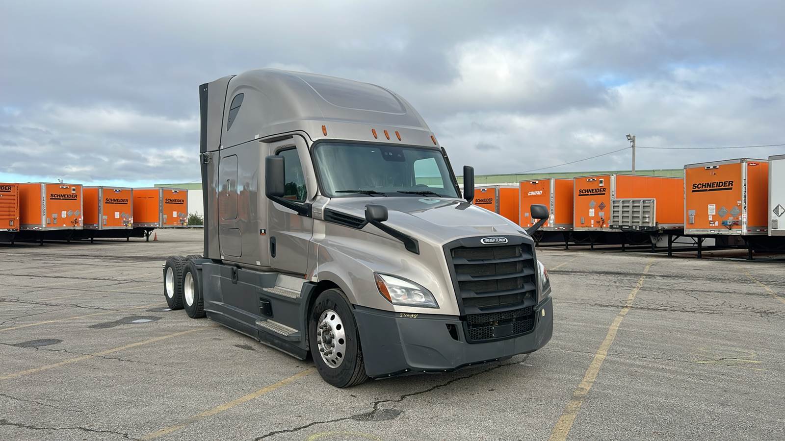 2023 Freightliner sleeper semi-truck