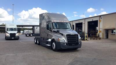 Freightliner Cascadia Sleeper Semi Truck - 72" Raised Roof, Detroit, Automatic, Battery Powered HVAC with Optimized Idle