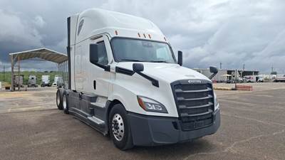 Freightliner Cascadia Sleeper Semi Truck - 72" Raised Roof, Detroit, Automatic, Battery Powered HVAC with Optimized Idle