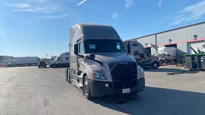 Freightliner Cascadia Sleeper Semi Truck - 72" Raised Roof, Detroit, Automatic, Battery Powered HVAC with Optimized Idle
