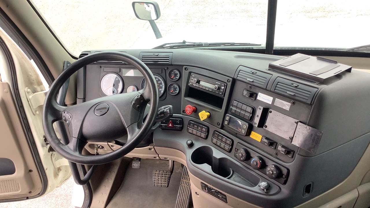 2018 Freightliner Cascadia Sleeper Semi Truck 72" Roof, Detroit 400HP