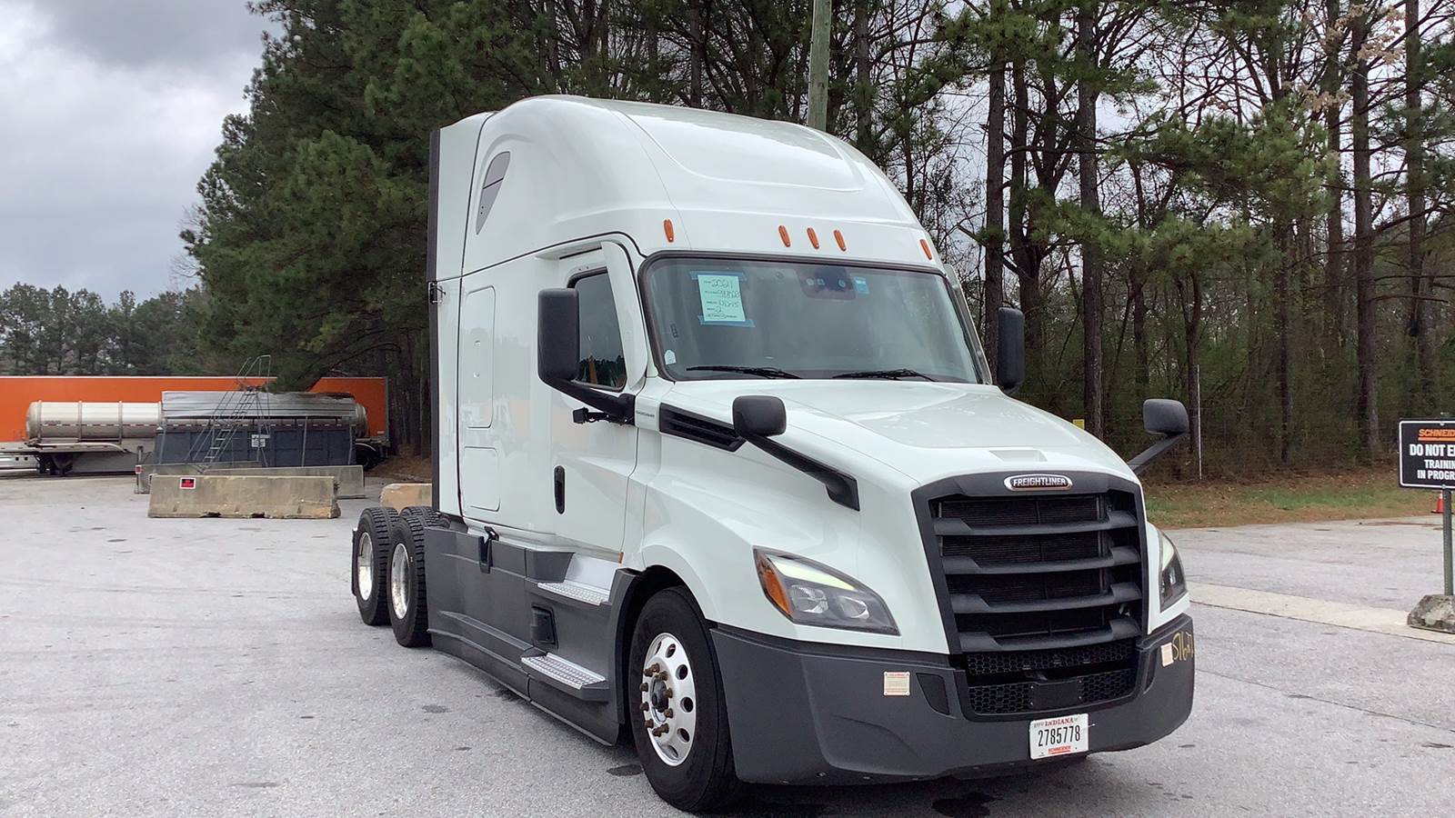 2021 Freightliner Cascadia Sleeper Semi Truck 72" Raised Roof