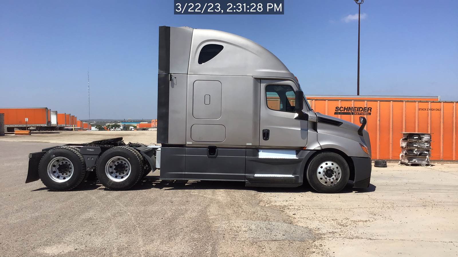 2020 Freightliner Cascadia Sleeper Semi Truck 72" Raised Roof
