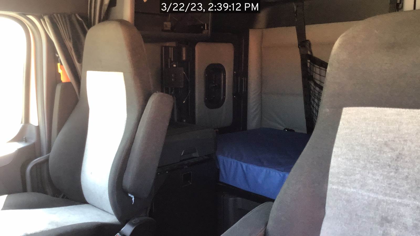 2020 Freightliner Cascadia Sleeper Semi Truck 72" Raised Roof