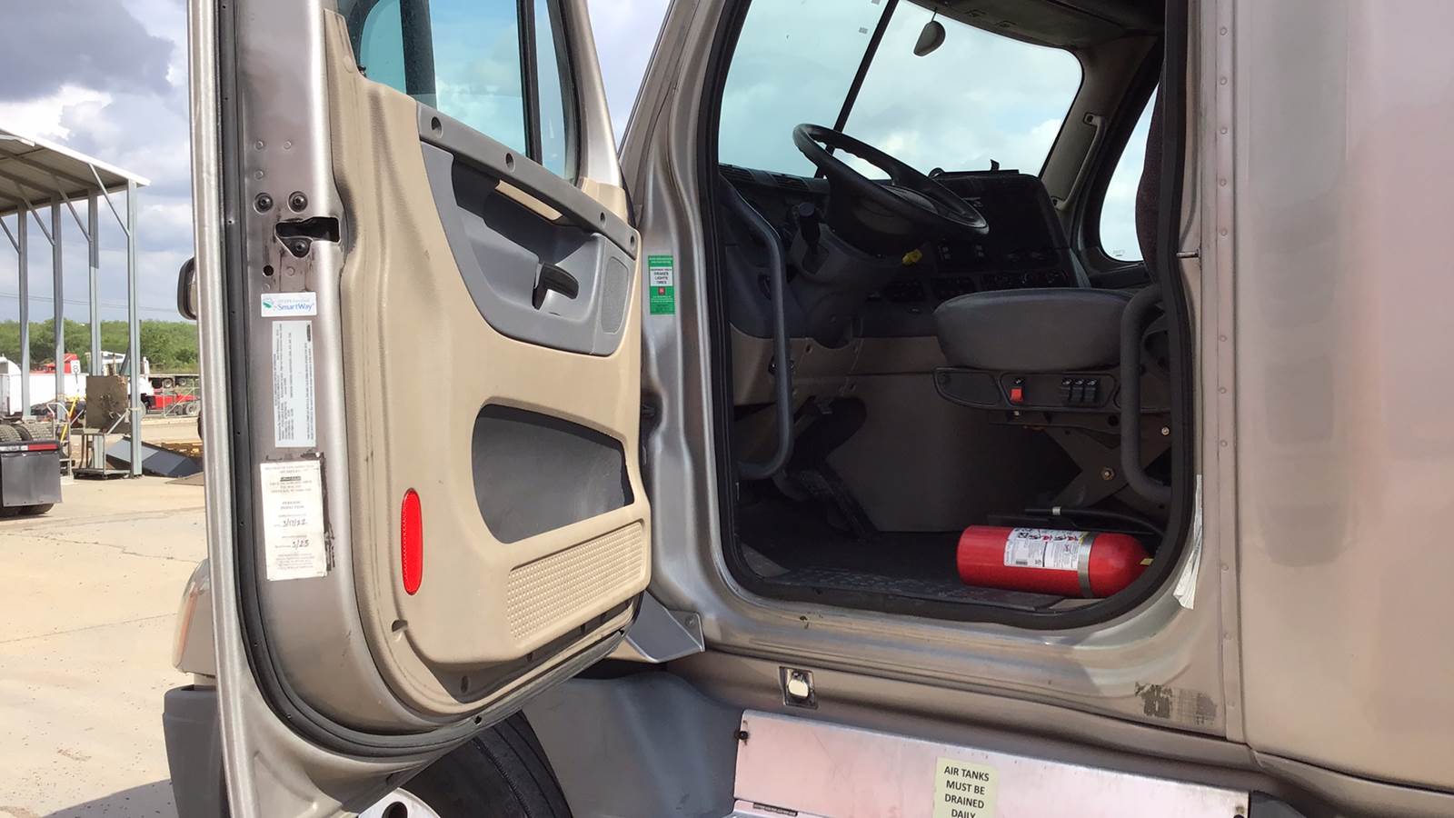 2018 Freightliner Cascadia Sleeper Semi Truck 72" Raised Roof