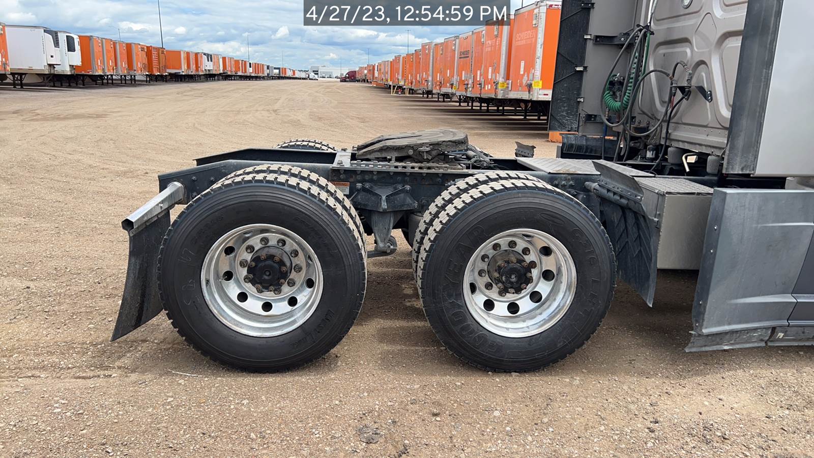 2019 Freightliner Cascadia Sleeper Semi Truck 72" Raised Roof