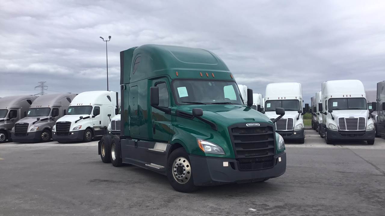 2019 Freightliner Cascadia Sleeper Semi Truck 72" Raised Roof, Detroit 400HP, Automatic, APU