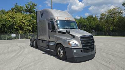 Freightliner Cascadia - 72" Raised Roof Double Bunk Sleeper, Detroit, Automatic, Optimized Idle