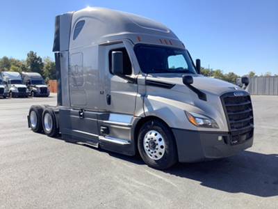 Freightliner Cascadia - 72" Raised Roof Double Bunk Sleeper, Detroit, Automatic, Optimized Idle