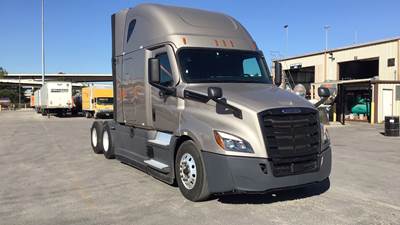 Freightliner Cascadia - 72" Raised Roof Double Bunk Sleeper, Detroit, Automatic, Optimized Idle