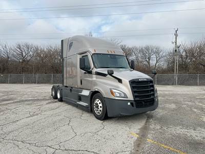 Freightliner Cascadia - 72" Raised Roof Double Bunk Sleeper, Detroit, Automatic, Optimized Idle