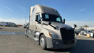 Freightliner Cascadia - 72" Raised Roof Double Bunk Sleeper, Detroit, Automatic, Optimized Idle
