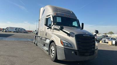 Freightliner Cascadia - 72" Raised Roof Double Bunk Sleeper, Detroit, Automatic, Optimized Idle