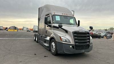 Freightliner Cascadia - 72" Raised Roof Double Bunk Sleeper, Detroit, Automatic, Optimized Idle