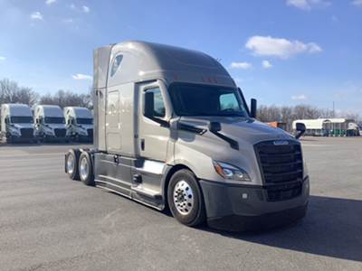 Freightliner Cascadia - 72" Raised Roof Double Bunk Sleeper, Detroit, Automatic, Optimized Idle