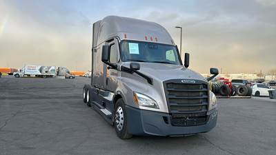 Freightliner Cascadia - 72" Raised Roof Double Bunk Sleeper, Detroit, Automatic, Optimized Idle