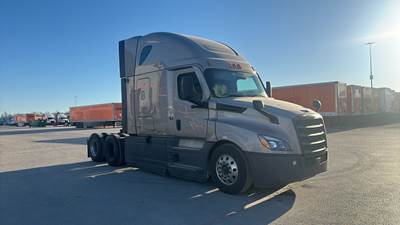 Freightliner Cascadia - 72" Raised Roof Double Bunk Sleeper, Detroit, Automatic, Optimized Idle