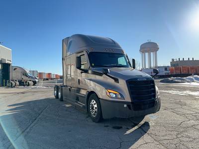 Freightliner Cascadia - 72" Raised Roof Double Bunk Sleeper, Detroit, Automatic, Optimized Idle