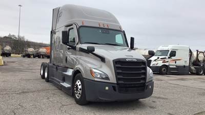 Freightliner Cascadia - 72" Raised Roof Double Bunk Sleeper, Detroit, Automatic, Optimized Idle