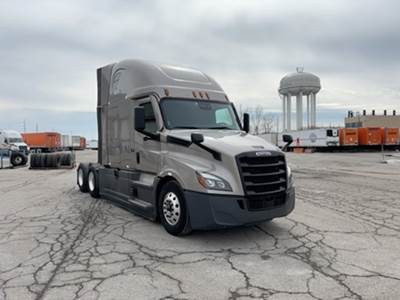 Freightliner Cascadia - 72" Raised Roof Double Bunk Sleeper, Detroit, Automatic, Optimized Idle