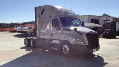 Freightliner Cascadia - 72" Raised Roof Double Bunk Sleeper, Detroit, Automatic, Optimized Idle