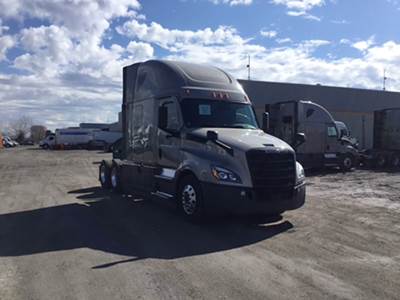 Freightliner Cascadia - 72" Raised Roof Double Bunk Sleeper, Detroit, Automatic, Optimized Idle