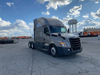 Freightliner Cascadia - 72" Raised Roof Double Bunk Sleeper, Detroit, Automatic, Optimized Idle