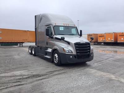 Freightliner Cascadia - 72" Raised Roof Double Bunk Sleeper, Detroit, Automatic, Optimized Idle