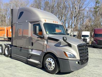 Freightliner Cascadia - 72" Raised Roof Double Bunk Sleeper, Detroit, Automatic, Optimized Idle
