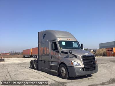 Freightliner Cascadia - 72" Raised Roof Double Bunk Sleeper, Detroit, Automatic, Optimized Idle