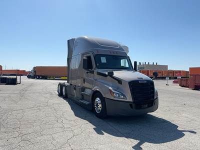 Freightliner Cascadia - 72" Raised Roof Double Bunk Sleeper, Detroit, Automatic, Optimized Idle