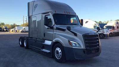 Freightliner Cascadia - 72" Raised Roof Double Bunk Sleeper, Detroit, Automatic, Optimized Idle