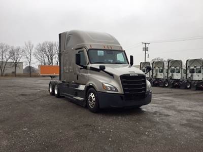 Freightliner Cascadia - 72" Raised Roof Double Bunk Sleeper, Detroit, Automatic, Optimized Idle