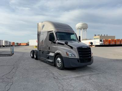 Freightliner Cascadia - 72" Raised Roof Double Bunk Sleeper, Detroit, Automatic, Optimized Idle
