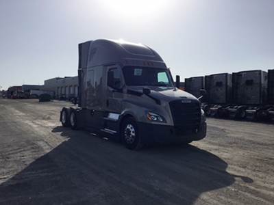 Freightliner Cascadia - 72" Raised Roof Double Bunk Sleeper, Detroit, Automatic, Optimized Idle