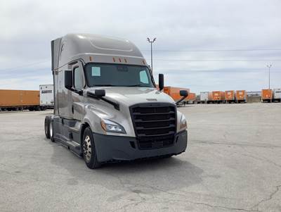 Freightliner Cascadia - 72" Raised Roof Double Bunk Sleeper, Detroit, Automatic, Optimized Idle