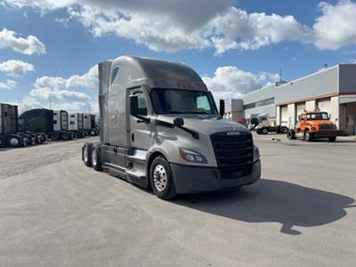 Freightliner Cascadia - 72" Raised Roof Double Bunk Sleeper, Detroit, Automatic, Optimized Idle